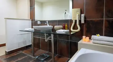 Angela Suites Boutique Hotel