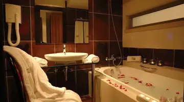 Angela Suites Boutique Hotel
