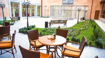 Ani Plaza