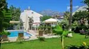 Anita Kemer Noch Hotel +12