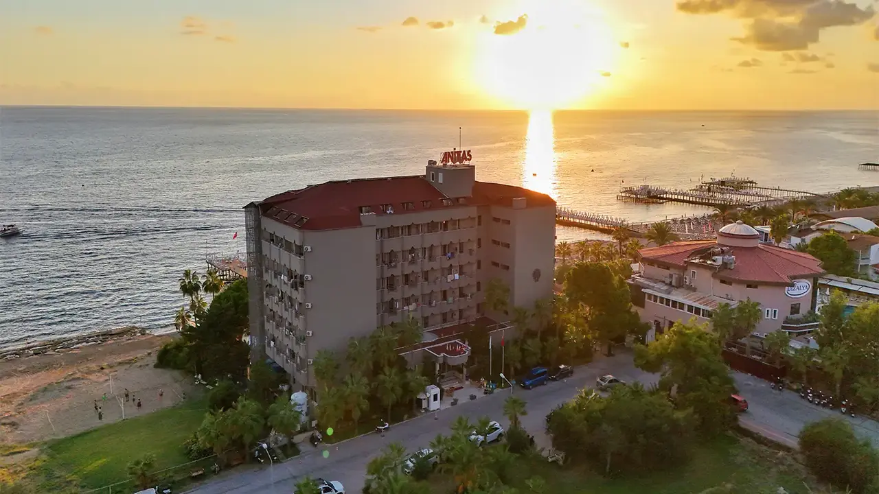 Anitas Beach Hotel