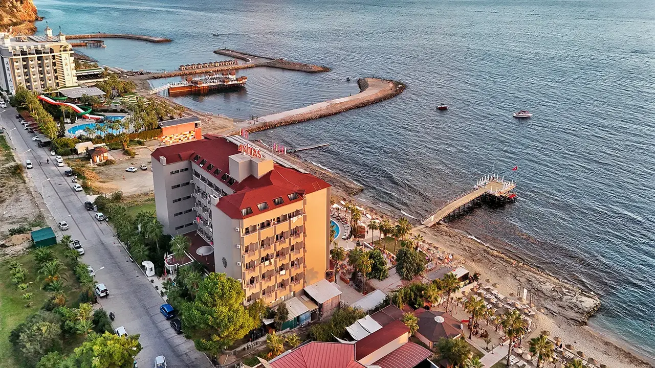 Anitas Beach Hotel