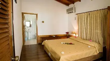 ANSE SOLEIL BEACHCOMBER