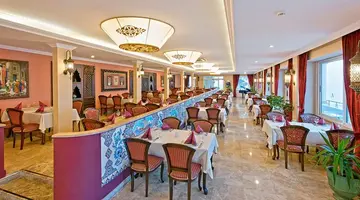 ANTIQUE ROMAN PALACE "MUSEUM HOTEL"