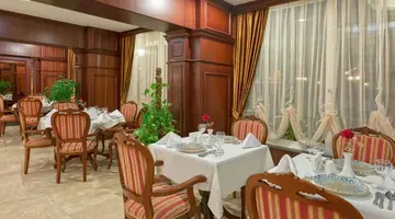ANTIQUE ROMAN PALACE "MUSEUM HOTEL"