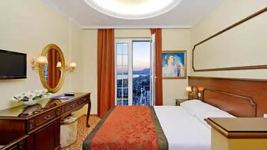 ANTIQUE ROMAN PALACE "MUSEUM HOTEL"