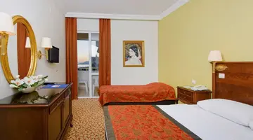 ANTIQUE ROMAN PALACE "MUSEUM HOTEL"