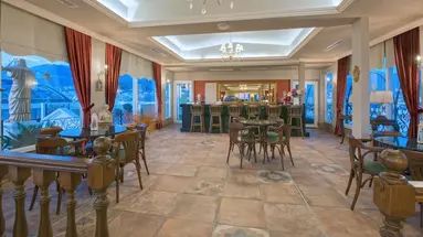 ANTIQUE ROMAN PALACE "MUSEUM HOTEL"