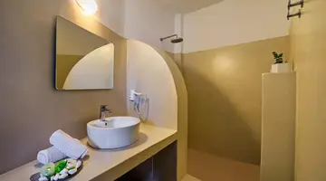 Apanemo Hotel and Suites