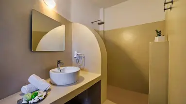 Apanemo Hotel and Suites