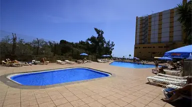 Apartamentos Corona Roja