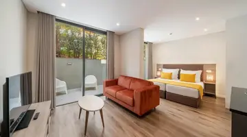 Apartamentos Monumental Plaza by Petit Hotels