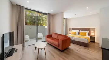 Apartamentos Monumental Plaza by Petit Hotels