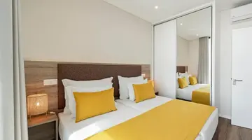 Apartamentos Monumental Plaza by Petit Hotels