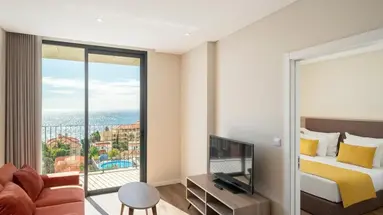 Apartamentos Monumental Plaza by Petit Hotels