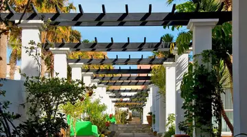 Aparthotel Esquinzo y Monte del Mar