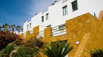 Aparthotel Esquinzo y Monte del Mar