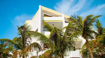 Aparthotel Esquinzo y Monte del Mar