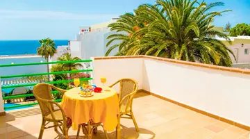 Aparthotel Esquinzo y Monte del Mar