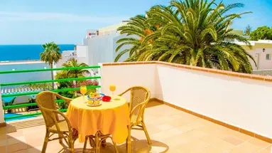 Aparthotel Esquinzo y Monte del Mar
