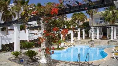 Aparthotel Esquinzo y Monte del Mar