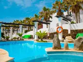 Aparthotel Esquinzo y Monte del Mar