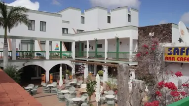 Aparthotel Esquinzo y Monte del Mar
