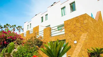 Aparthotel Esquinzo y Monte del Mar