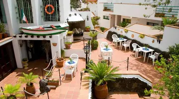 Aparthotel Esquinzo y Monte del Mar