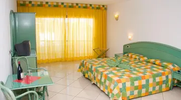 Aparthotel Esquinzo y Monte del Mar