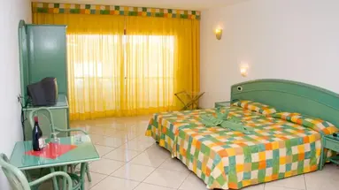 Aparthotel Esquinzo y Monte del Mar