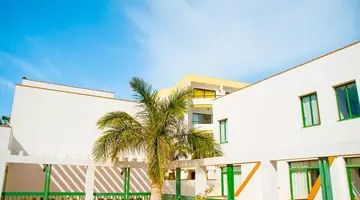 Aparthotel Esquinzo y Monte del Mar