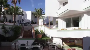 Aparthotel Esquinzo y Monte del Mar