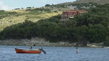 Apraos Bay