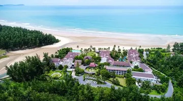 Apsara Beachfront Resort and Villa