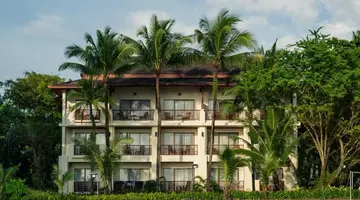Apsara Beachfront Resort & Villa