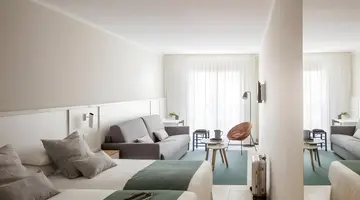 Aqua Hotel Bertran Park