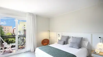 Aqua Hotel Bertran Park