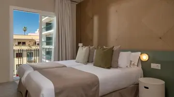 Aqua Hotel Bertran Park