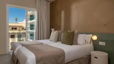 Aqua Hotel Bertran Park