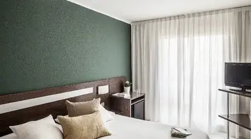Aqua Hotel Bertran Park