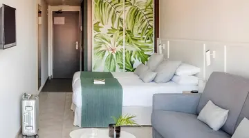 Aqua Hotel Bertran Park