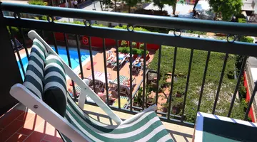 AQUA HOTEL BERTRAN