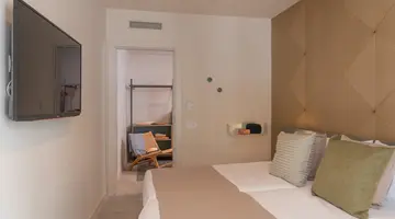 AQUA HOTEL BERTRAN