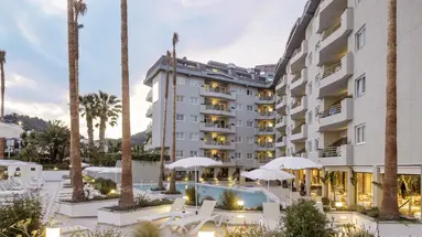 Aqua Hotel Montagut Suites