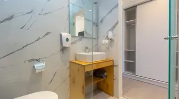 AQUA LUXURY SUITES