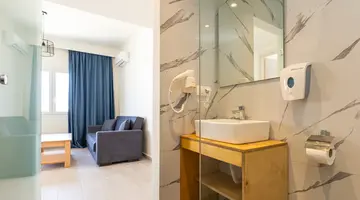 AQUA LUXURY SUITES