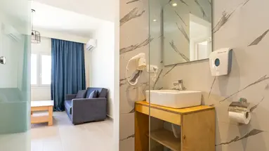 AQUA LUXURY SUITES