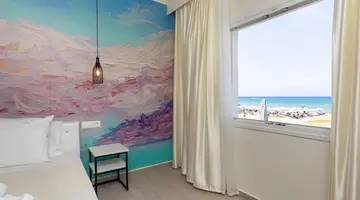 Aqua Luxury Suites