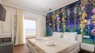 Aqua Luxury Suites